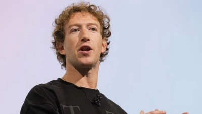 Bê bối lộ dữ liệu người dùng, ông chủ Facebook bị kiện 8 tỷ USD