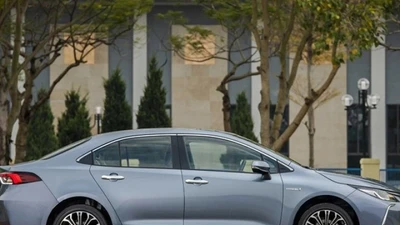 Giá xe Toyota Corolla Altis lăn bánh kèm ưu đãi tháng 6/2025