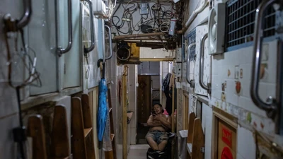 Người dân Hồng Kông sống vật vạ trong những nhà “quan tài” chật hẹp