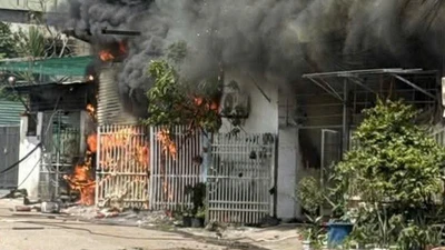 Cháy lớn lan nhanh thiêu rụi nhà dân tại Thái Nguyên