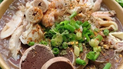 Cháo lòng vào top món ăn đường phố ngon nhất Đông Nam Á