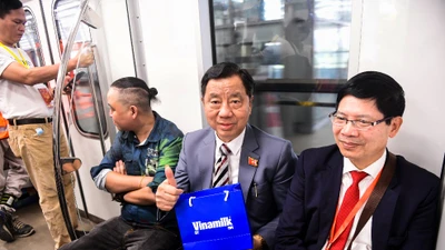 Hàng nghìn sản phẩm Vinamilk “theo chân” kiều bào trải nghiệm tuyến Metro Bến Thành - Suối Tiên
