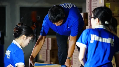 Hỗ trợ người dân khắc phục hậu quả sau bão lũ, khôi phục cuộc sống