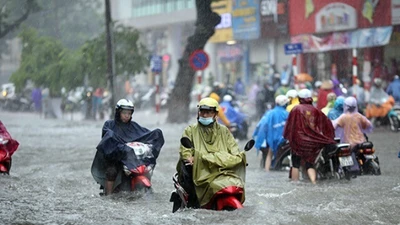 Tin tức 24h: 38 tuyến phố Hà Nội có nguy cơ ngập sau cơn mưa dông chiều nay