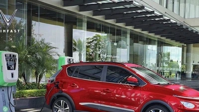 Giá xe điện VinFast VF e34 niêm yết và lăn bánh tháng 6/2025