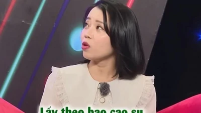 Nữ quản lý phát hiện chồng bỏ bao cao su vào túi khi đi học lái xe