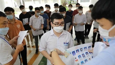 Hơn 7.000 thí sinh bước vào kỳ thi đánh giá tư duy của Đại học Bách Khoa. (Ảnh: Thanh Tùng/TTXVN).
