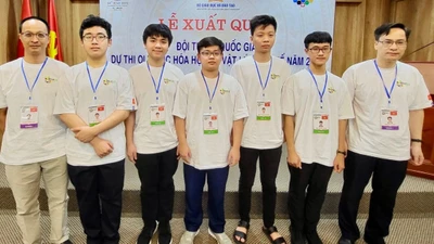 Học sinh lớp 10 đoạt Huy chương Vàng Olympic Vật lí quốc tế 2022