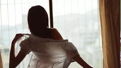 Nghi ngờ vợ lừa dối khi thấy vết như móng tay cào 