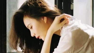 Mới lấy chồng 3 tháng, tôi đã muốn "ngã" vào lòng đồng nghiệp kém tuổi