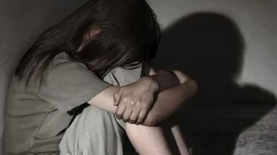 Vụ mẹ tiếp tay cho cha dượng "hại đời" con gái: Luật sư nói gì?