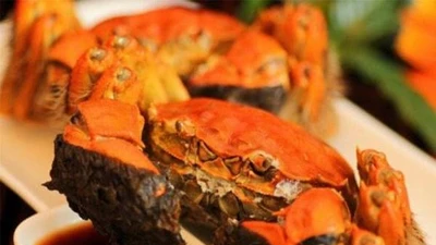 Mẹo phân biệt hấp cua nước lạnh và hấp cua nước nóng