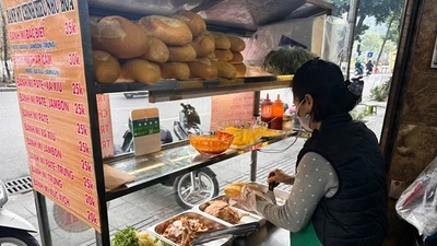 Vụ khách tố quán bánh mì bán thịt mốc, phường Quán Thánh lên tiếng