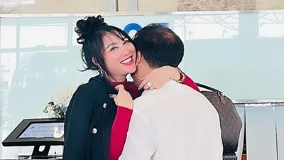 Phi Thanh Vân khoe ảnh tình tứ bên bạn trai giấu mặt