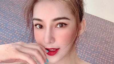 Lưu Đê Ly công khai ảnh “đập mặt xây lại”, soi nhan sắc hiện tại