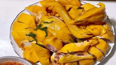 Gà ri ủ muối hoa tiêu giá chỉ 90 nghìn đồng/con, chị em thi nhau mua