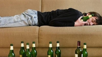 Phát điên vì chồng mải nhậu quên đón con