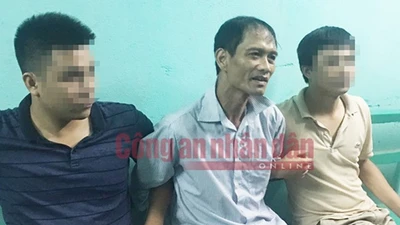 Thiếu tướng Hồ Sỹ Tiến hỏi cung nghi phạm thảm sát ở Quảng Ninh