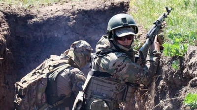 Nga tấn công nhà máy lọc dầu, Ukraine tuyên bố phản công ở Sumy