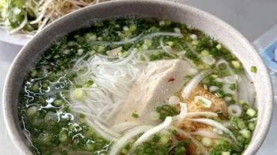 Món ngon Nha Trang khiến khách Hàn vừa thấy đã gọi liền 2 bát
