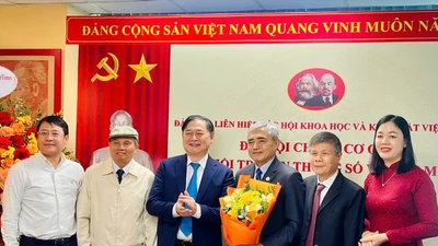 Ông Nguyễn Minh Hồng tái đắc cử Bí thư Chi bộ Cơ quan Hội Truyền thông số Việt Nam 