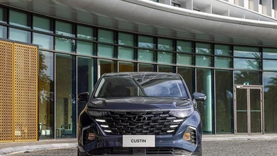 Giá xe Hyundai Custin mới nhất tháng 6/2025