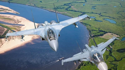 Tận mục Su-35 "thần hộ vệ" tiêm kích bom Su-34 trên chiến trường Ukraine