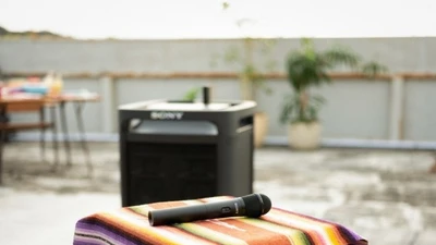 Sony trình làng loa karaoke pin 25 giờ, kèm micro pin 20 giờ