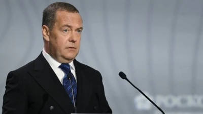 Ông Medvedev cảnh báo "cơ hội cuối cùng" cho Ukraine
