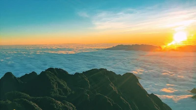 Lên Sapa săn tuyết xưa rồi, ngắm hoàng hôn trên Fansipan mới là “hot-trend” 