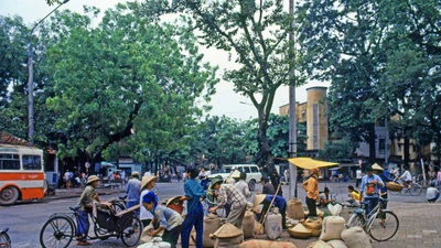 Hà Nội năm 1990 bình dị khó quên qua bộ ảnh cực quý