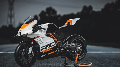 KTM RC 8C - siêu môtô gần 1 tỷ đồng, không thể chạy phố