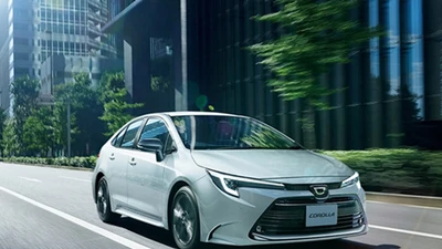Toyota Corolla Altis 2025 bỏ động cơ xăng, chỉ còn hybrid