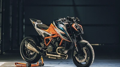 Siêu naked-bike KTM 1290 Super Duke RR “cháy hàng” sau 48 phút 