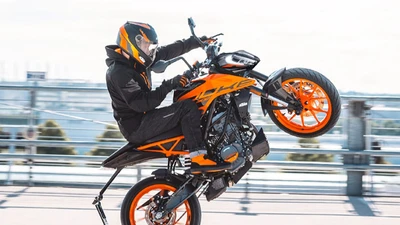 KTM 200 Duke từ 137 triệu tại Việt Nam ra mắt bản 2025