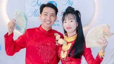 Bất ngờ trúng số, cô gái Sóc Trăng “hốt” luôn chàng bán vé số
