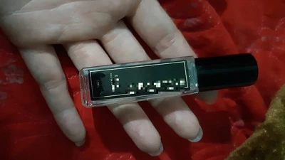 Nước hoa vùng kín có giúp chị em giữ chuyện chăn gối? 
