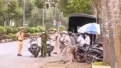 Hài hước màn phạt nhóm học sinh vi phạm luật giao thông