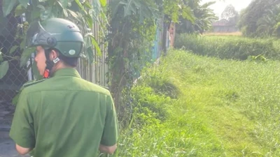 Lấn làn: Xe ba gác bị xe ben tông văng, 1 người chết