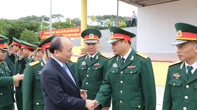Hình ảnh Thủ tướng Nguyễn Xuân Phúc làm việc tại Quảng Ninh
