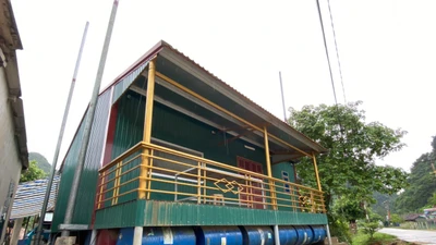 Độc đáo những ngôi nhà phao nơi vùng “rốn lũ” Quảng Bình