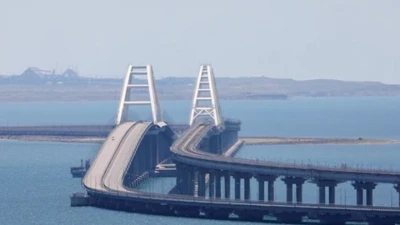Tình trạng cầu Crimea sau khi Ukraine tuyên bố đánh bom gây nổ gần trụ cầu