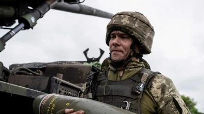 Châu Âu ngỡ ngàng khi Mỹ dừng chuyển vũ khí cho Ukraine