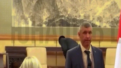 Hành động gây chú ý của phái đoàn Triều Tiên ngay khi ông Kim Jong Un rời cuộc gặp với ông Putin