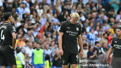 Man City thua Brighton: Haaland vô duyên khiến Pep trả giá, nỗi đau "bình mới rượu cũ"