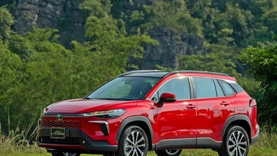 Giá xe Toyota Corolla Cross niêm yết và lăn bánh tháng 7/2025