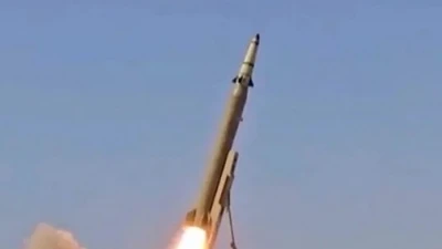 Cơ sở lọc dầu Israel bị tên lửa đạn đạo Iran đánh trúng