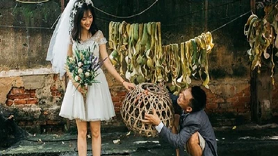 Cặp đôi đi dép tổ ong, mặc áo "cái bang" chụp ảnh cưới "bá đạo" 