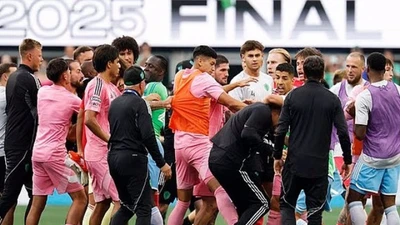 Đội Messi thua thảm chung kết, Luis Suarez có hành động phi thể thao