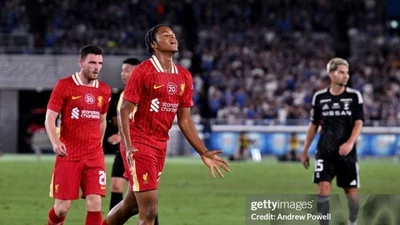 Sao Liverpool 16 tuổi độc diễn ghi bàn như Yamal, HLV Slot có "viên ngọc quý"